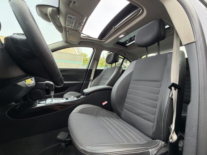 RENAULT LAGUNA 3 III BOSE 2.0 DCi 175 BOITE AUTOMATIQUE TOIT OUVRANT GPS SEMI CUIR - MOTEUR A CHAINE