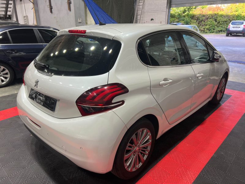 PEUGEOT 208 1.6 BLUE HDI 100 STYLE 2018, Entretenu en concession Peugeot , Climatisation 