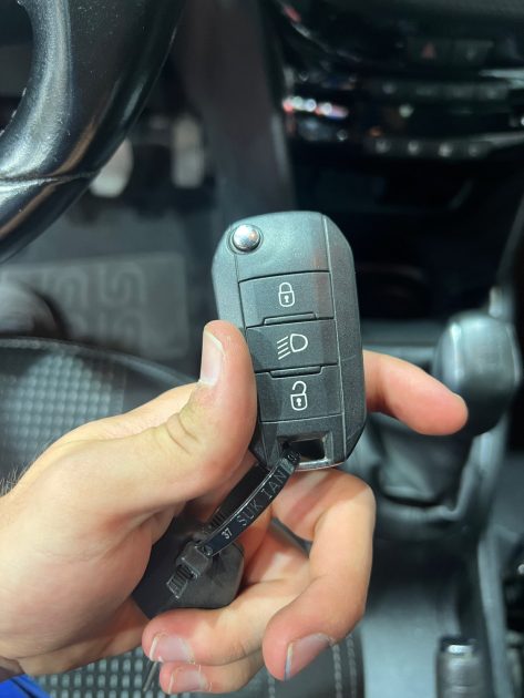 PEUGEOT 208 1.6 BLUE HDI 100 STYLE 2018, Entretenu en concession Peugeot , Climatisation 