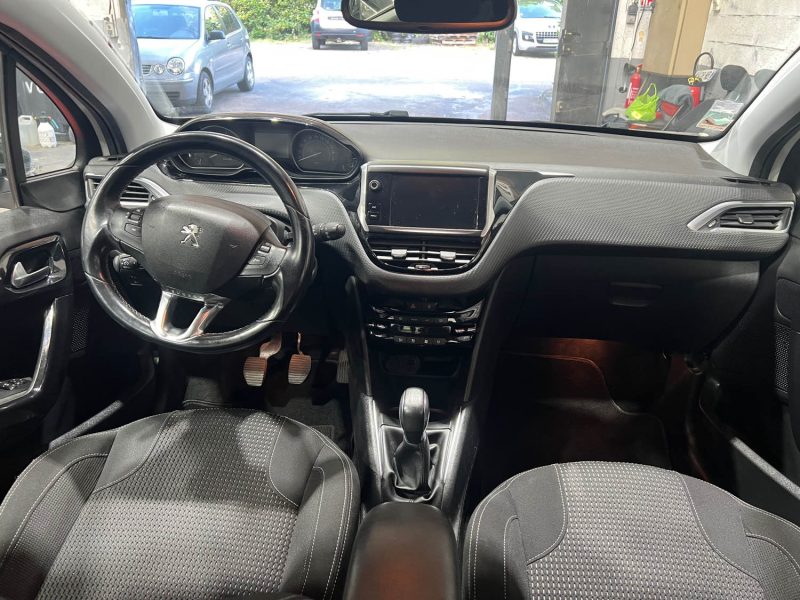 PEUGEOT 208 1.6 BLUE HDI 100 STYLE 2018, Entretenu en concession Peugeot , Climatisation 