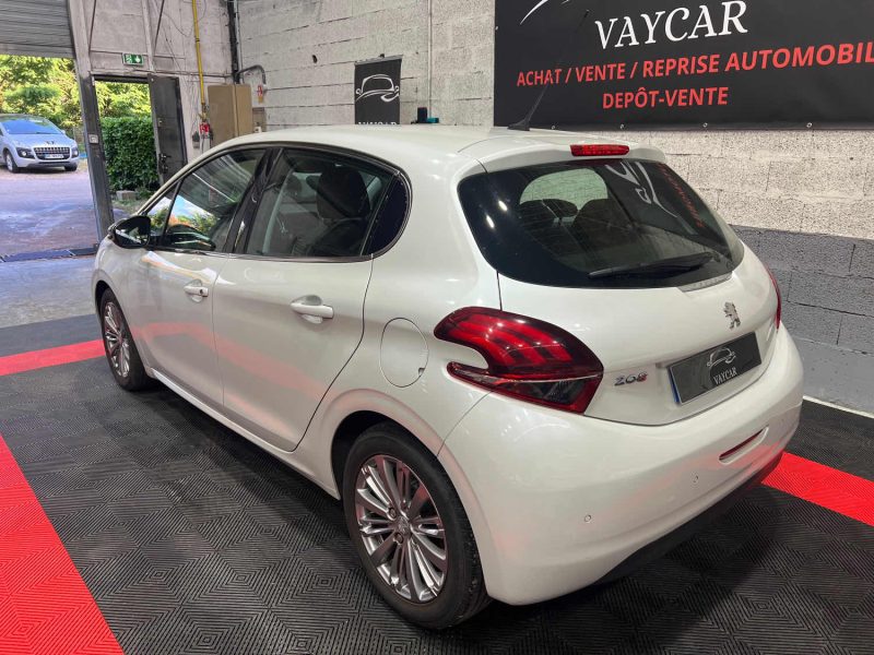PEUGEOT 208 1.6 BLUE HDI 100 STYLE 2018, Entretenu en concession Peugeot , Climatisation 