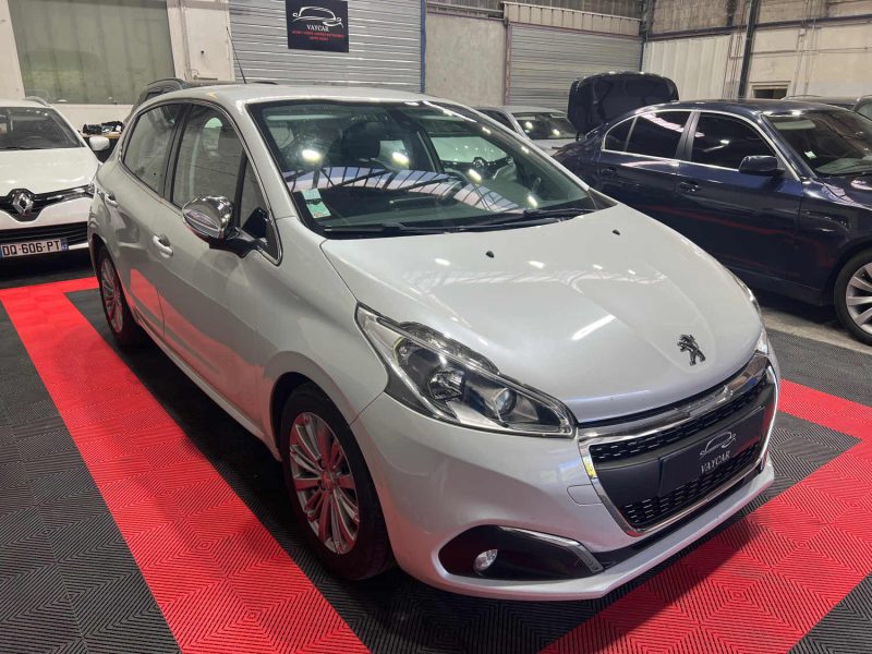 PEUGEOT 208 1.6 BLUE HDI 100 STYLE 2018, Entretenu en concession Peugeot , Climatisation 