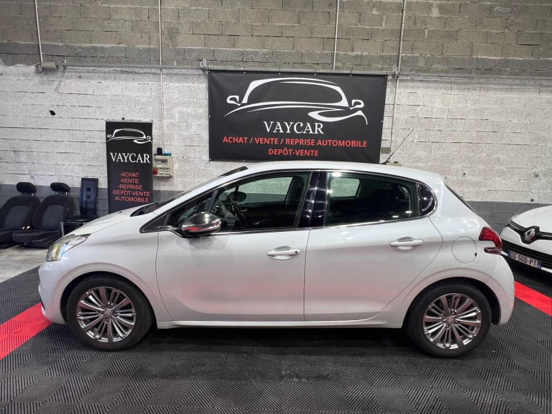 PEUGEOT 208 1.6 BLUE HDI 100 STYLE 2018, Entretenu en concession Peugeot , Climatisation 
