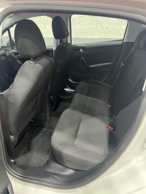 PEUGEOT 208 1.6 BLUE HDI 100 STYLE 2018, Entretenu en concession Peugeot , Climatisation 