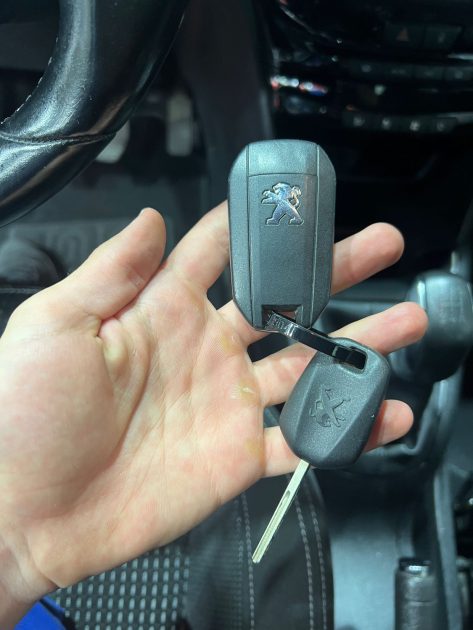 PEUGEOT 208 1.6 BLUE HDI 100 STYLE 2018, Entretenu en concession Peugeot , Climatisation 
