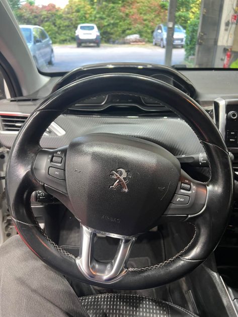PEUGEOT 208 1.6 BLUE HDI 100 STYLE 2018, Entretenu en concession Peugeot , Climatisation 