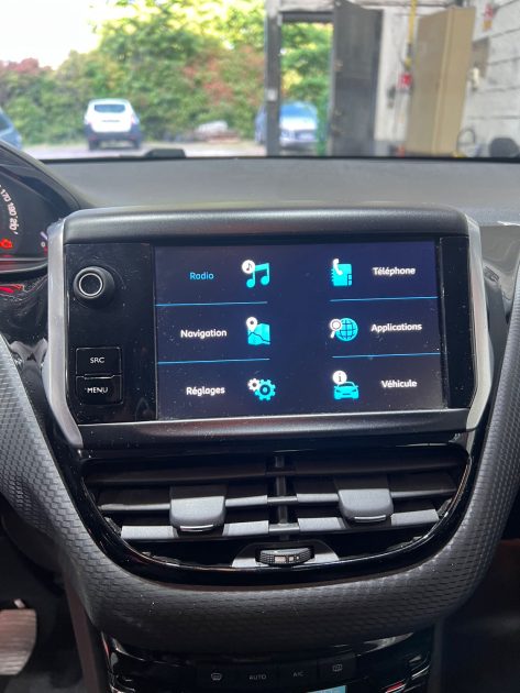 PEUGEOT 208 1.6 BLUE HDI 100 STYLE 2018, Entretenu en concession Peugeot , Climatisation 