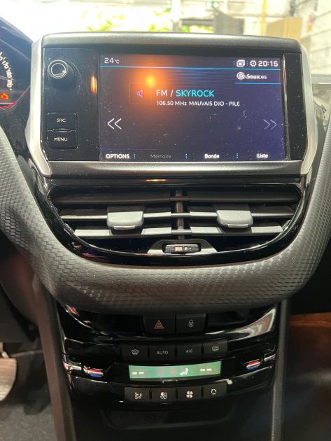 PEUGEOT 208 1.6 BLUE HDI 100 STYLE 2018, Entretenu en concession Peugeot , Climatisation 