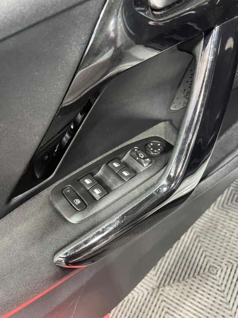 PEUGEOT 208 1.6 BLUE HDI 100 STYLE 2018, Entretenu en concession Peugeot , Climatisation 