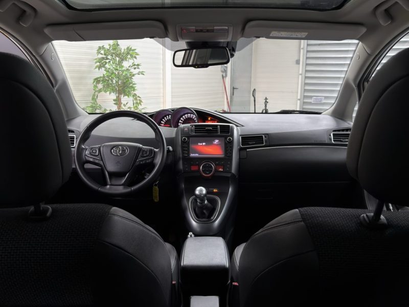 Toyota Verso (2) 132 VVT-i - Design - 1ère Main