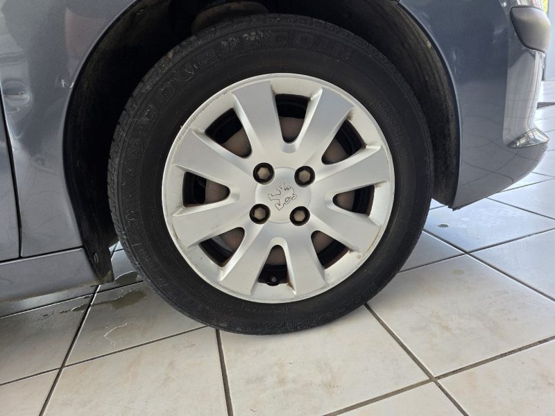 PEUGEOT 207 1.4 HDI 70CH EXECUTIVE ANNEE 2006 178000KM