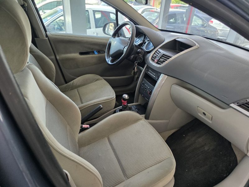 PEUGEOT 207 1.4 HDI 70CH EXECUTIVE ANNEE 2006 178000KM