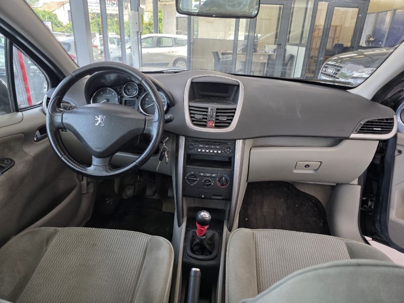 PEUGEOT 207 1.4 HDI 70CH EXECUTIVE ANNEE 2006 178000KM