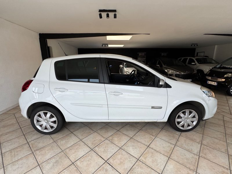 RENAULT CLIO 3 TOMTOM 1.2 16V 2011 – Distribution neuve – CT OK – Garantie 12 mois ou 15 000 km