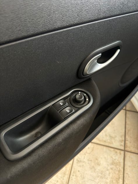 RENAULT CLIO 3 TOMTOM 1.2 16V 2011 – Distribution neuve – CT OK – Garantie 12 mois ou 15 000 km