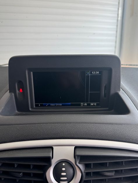 RENAULT CLIO 3 TOMTOM 1.2 16V 2011 – Distribution neuve – CT OK – Garantie 12 mois ou 15 000 km