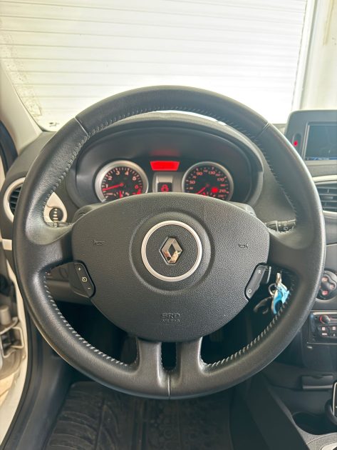 RENAULT CLIO 3 TOMTOM 1.2 16V 2011 – Distribution neuve – CT OK – Garantie 12 mois ou 15 000 km