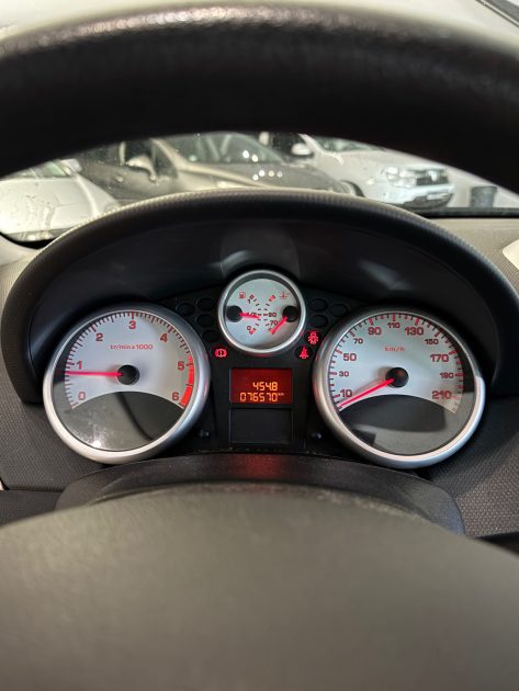 PEUGEOT 207 TRENDY 1.4 HDi 2010 – Entretien effectué – CT OK – Garantie 12 mois ou 15 000 km