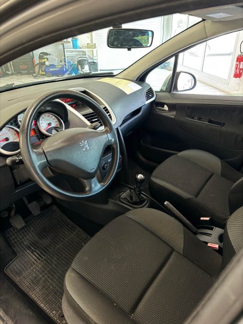 PEUGEOT 207 TRENDY 1.4 HDi 2010 – Entretien effectué – CT OK – Garantie 12 mois ou 15 000 km