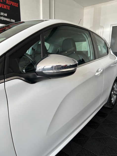 PEUGEOT 208 ALLURE 1.2 VTI 82