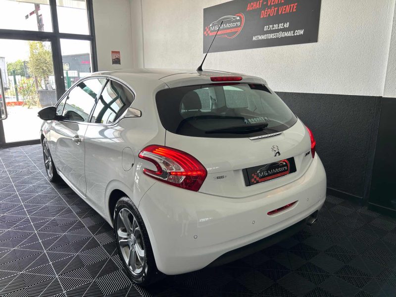 PEUGEOT 208 ALLURE 1.2 VTI 82