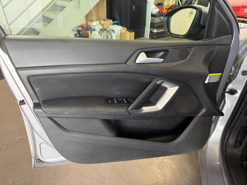  Peugeot 308 SW 1.5 BlueHdi 130ch EAT8 Active Business