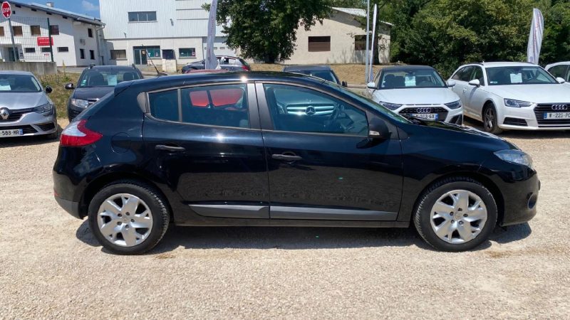 RENAULT Megane - 1.6 TomTom Edition 100ch essence