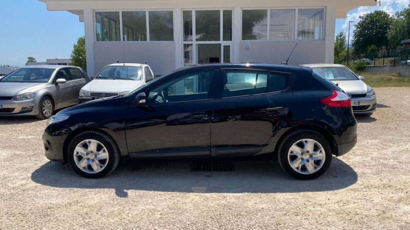 RENAULT Megane - 1.6 TomTom Edition 100ch essence