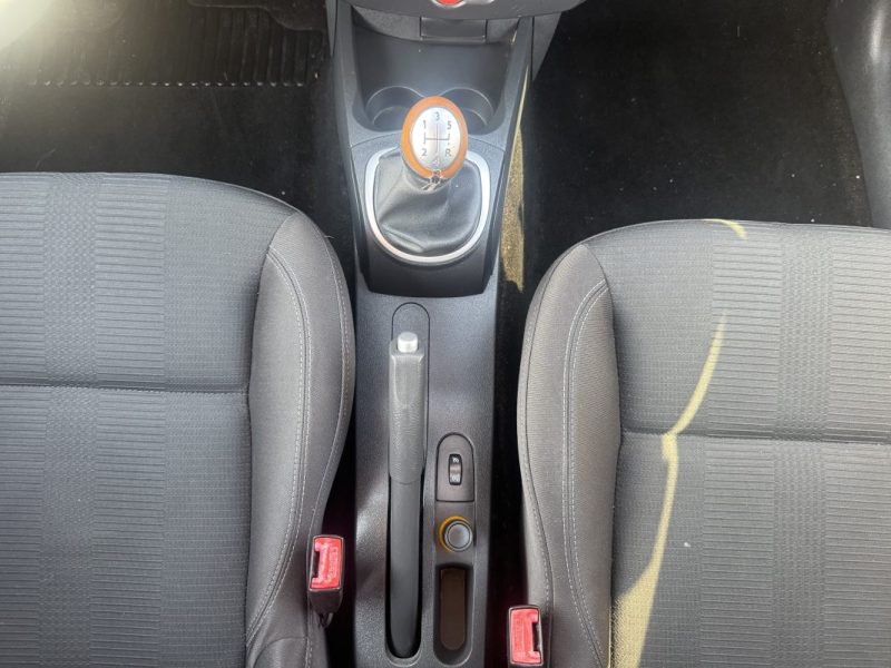 RENAULT CLIO III GRANDTOUR  1.5 DCI (KR0F) 2010