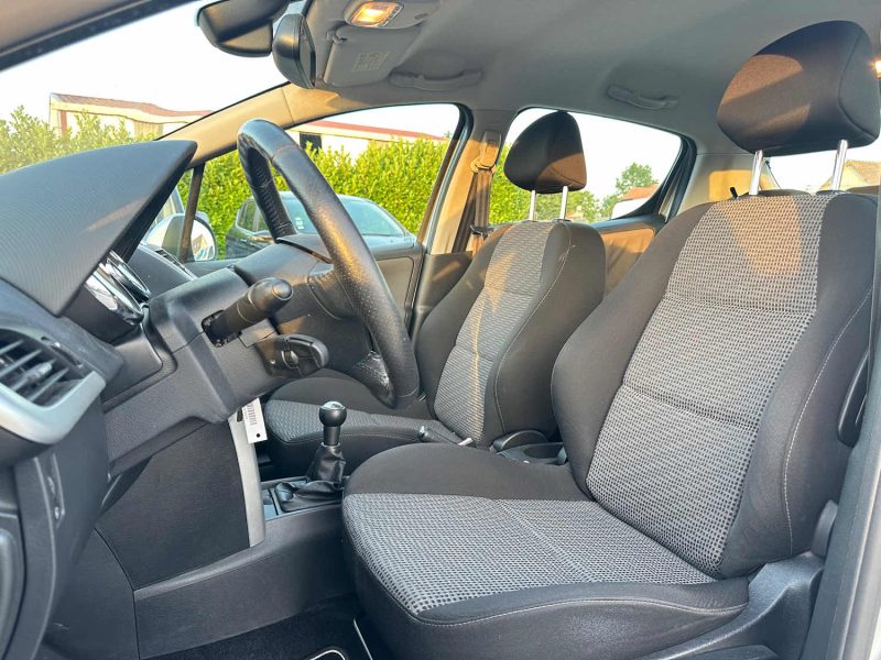 PEUGEOT 207 1.4 HDI 70CH ACCESS 2011