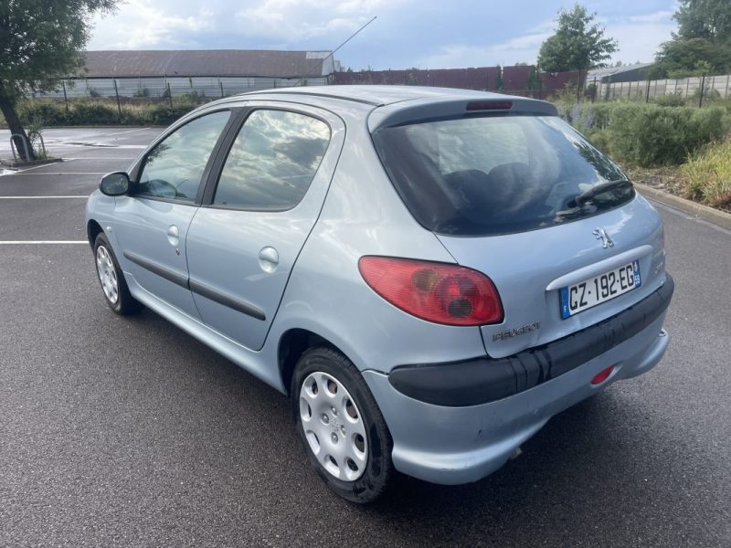 PEUGEOT 206 XT PACK 1.4E - 123000 Km - Contrôle technique OK