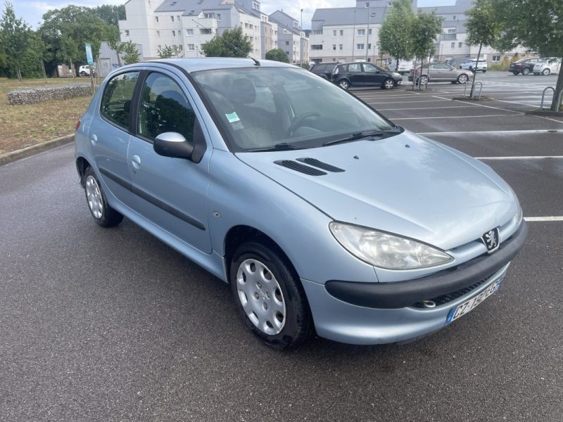 PEUGEOT 206 XT PACK 1.4E - 123000 Km - Contrôle technique OK