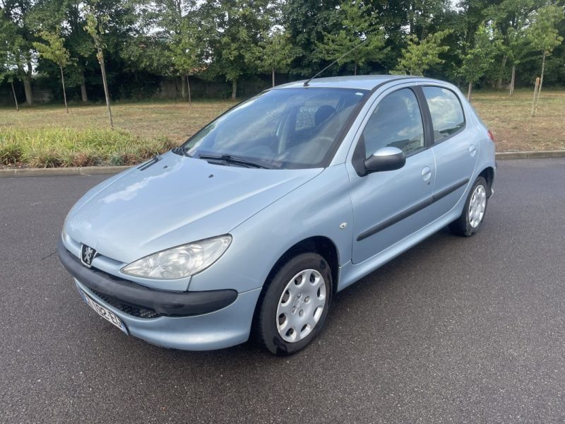 PEUGEOT 206 XT PACK 1.4E - 123000 Km - Contrôle technique OK