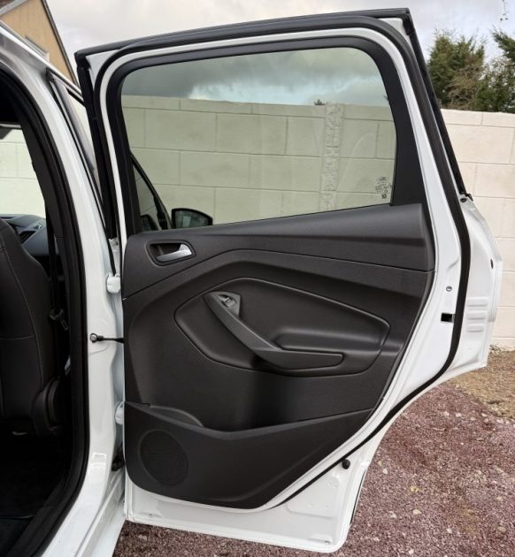Ford Kuga 2.0 tdci 150ch ST Line Start And Stop 4X2 (Caméra de Recul | Attelage)
