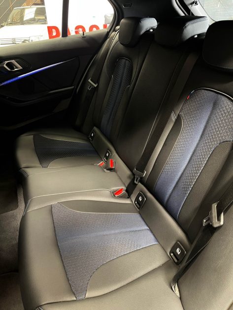 BMW SÉRIE 1 18d PACK M 2.0 150ch ( 1ERE MAIN, CAMÉRA DE RECUL, CARPLAY, LED D’AMBIANCE) ⭐️⭐️⭐️⭐️⭐️