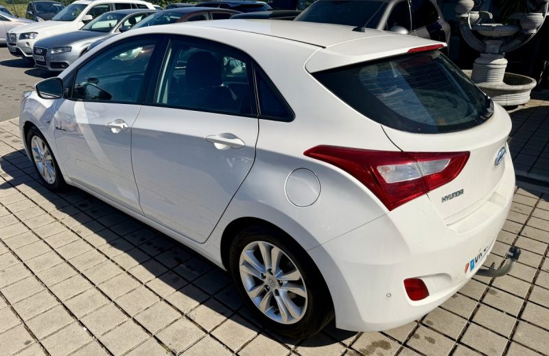 HYUNDAI I30 1.6 CRDI 110 PACK SENSATION BLUE DRIVE 2014