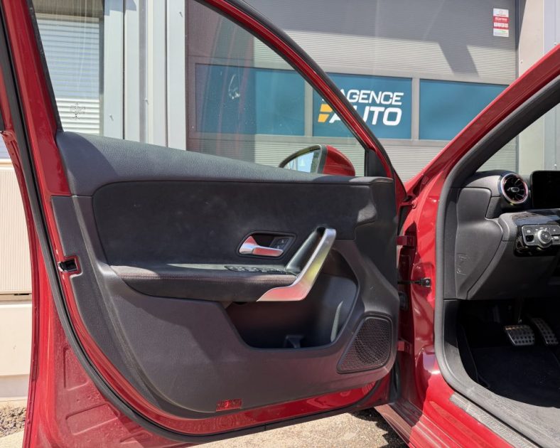MERCEDES CLASSE A 180  - Pack AMG LINE - Boite Auto - Caméra - ENTRETIEN COMPLET