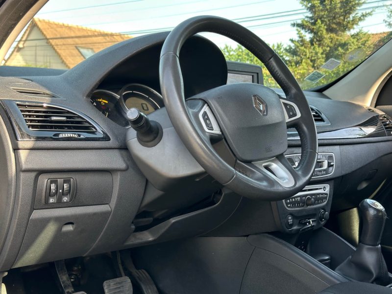RENAULT MEGANEIII 1.5 DCI  AUTHENTIQUE PHASE 2 2012
