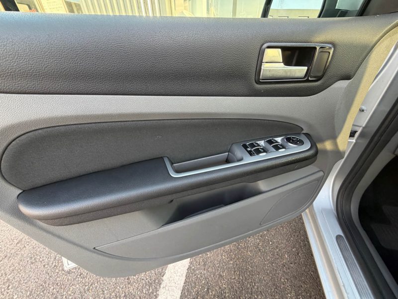 FORD FOCUS II 1.8 TDCI 115 GHIA 2010