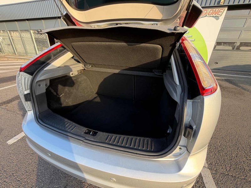 FORD FOCUS II 1.8 TDCI 115 GHIA 2010