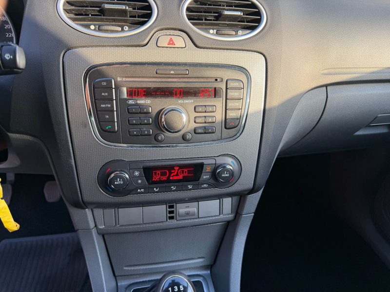 FORD FOCUS II 1.8 TDCI 115 GHIA 2010