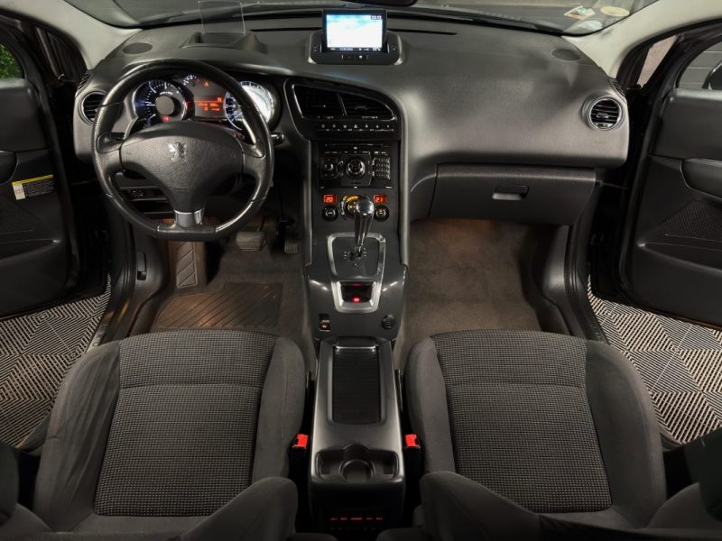 PEUGEOT 5008 1.6 Hdi 112 Cv BOITE AUTOMATIQUE TOIT PANORAMIQUE ECRAN DVD GPS CRIT AIR 2 