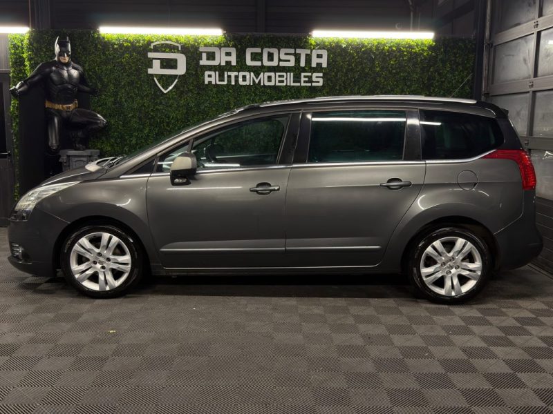 PEUGEOT 5008 1.6 Hdi 112 Cv BOITE AUTOMATIQUE TOIT PANORAMIQUE ECRAN DVD GPS CRIT AIR 2 