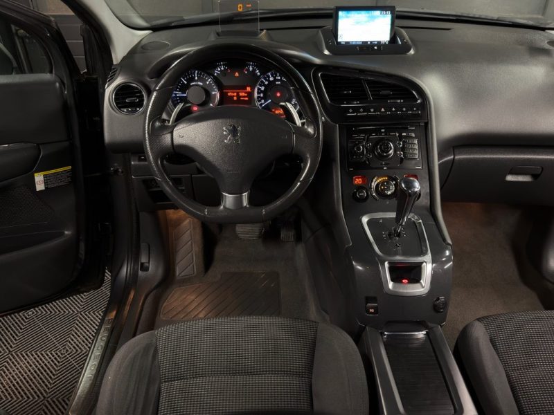PEUGEOT 5008 1.6 Hdi 112 Cv BOITE AUTOMATIQUE TOIT PANORAMIQUE ECRAN DVD GPS CRIT AIR 2 