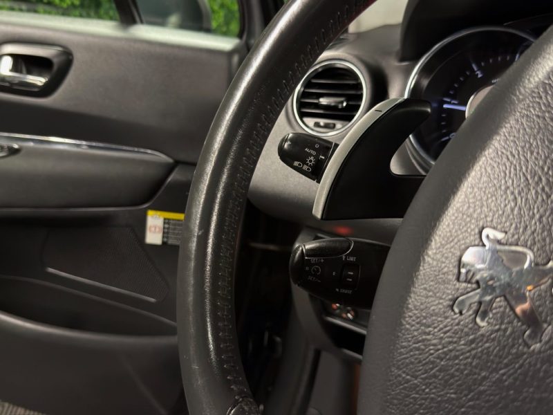 PEUGEOT 5008 1.6 Hdi 112 Cv BOITE AUTOMATIQUE TOIT PANORAMIQUE ECRAN DVD GPS CRIT AIR 2 