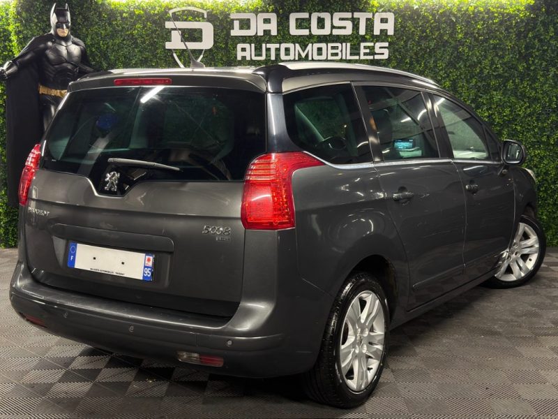 PEUGEOT 5008 1.6 Hdi 112 Cv BOITE AUTOMATIQUE TOIT PANORAMIQUE ECRAN DVD GPS CRIT AIR 2 