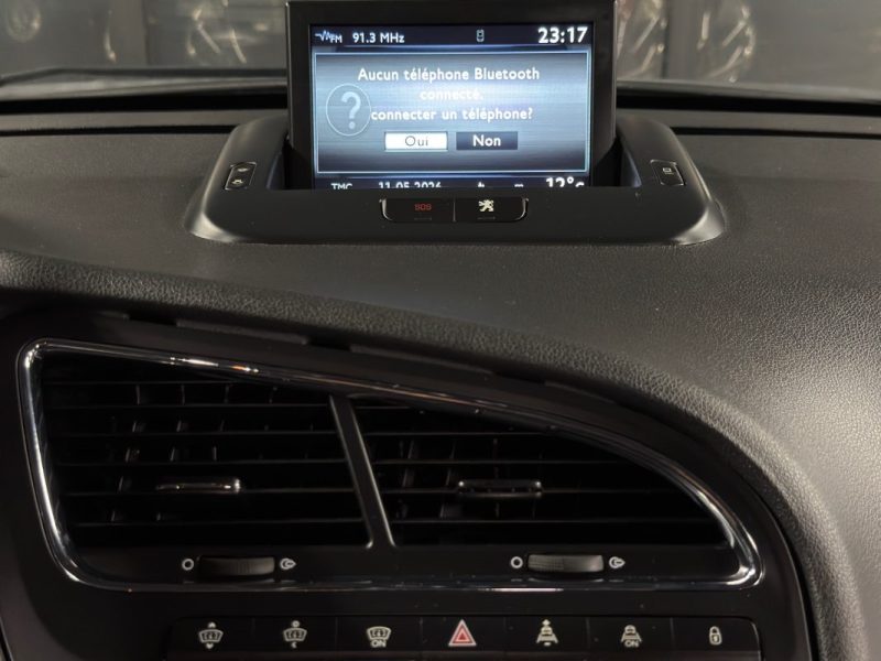 PEUGEOT 5008 1.6 Hdi 112 Cv BOITE AUTOMATIQUE TOIT PANORAMIQUE ECRAN DVD GPS CRIT AIR 2 