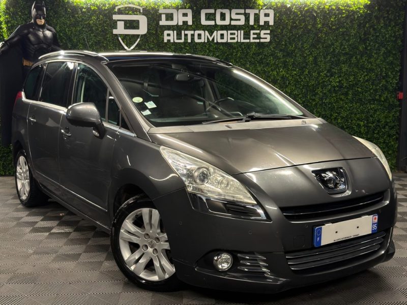PEUGEOT 5008 1.6 Hdi 112 Cv BOITE AUTOMATIQUE TOIT PANORAMIQUE ECRAN DVD GPS CRIT AIR 2 