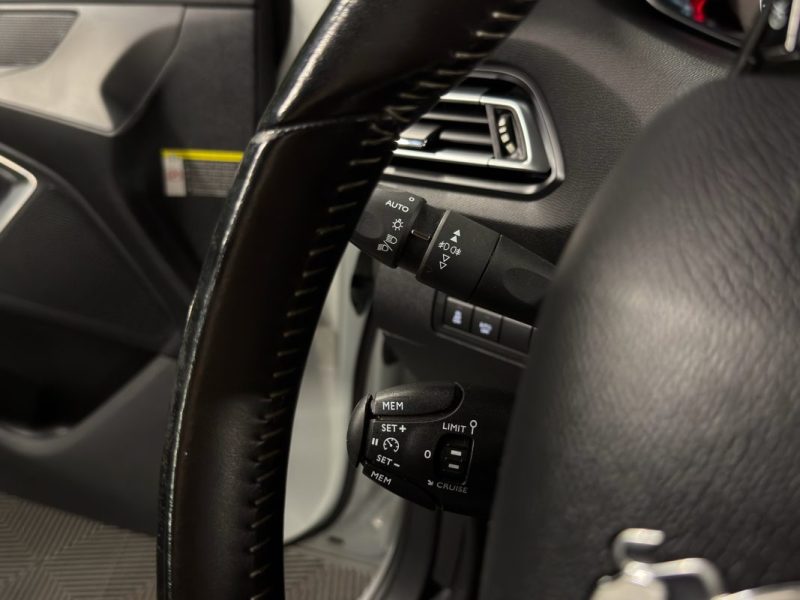 PEUGEOT 308 II ALLURE 1.2 TURBO 130 Cv 59 900 Kms GPS TACTILE CAMERA BVM6 CRIT AIR 1 - GARANTIE 1 AN