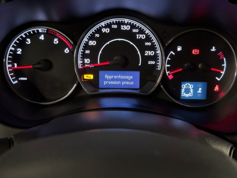 RENAULT KOLEOS PHASE 2 INTENS 2.0 DCI 175 Cv 4x4 49 200 Kms INTERIEUR CUIR GPS TOIT PANO Garantie1an